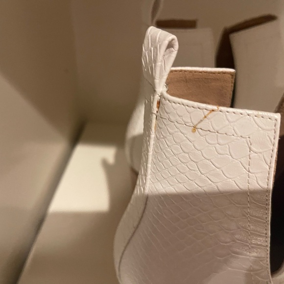 LAICIGO Women's V Cut Western Ankle Booties, White, size 10 - Picture 2 of 4